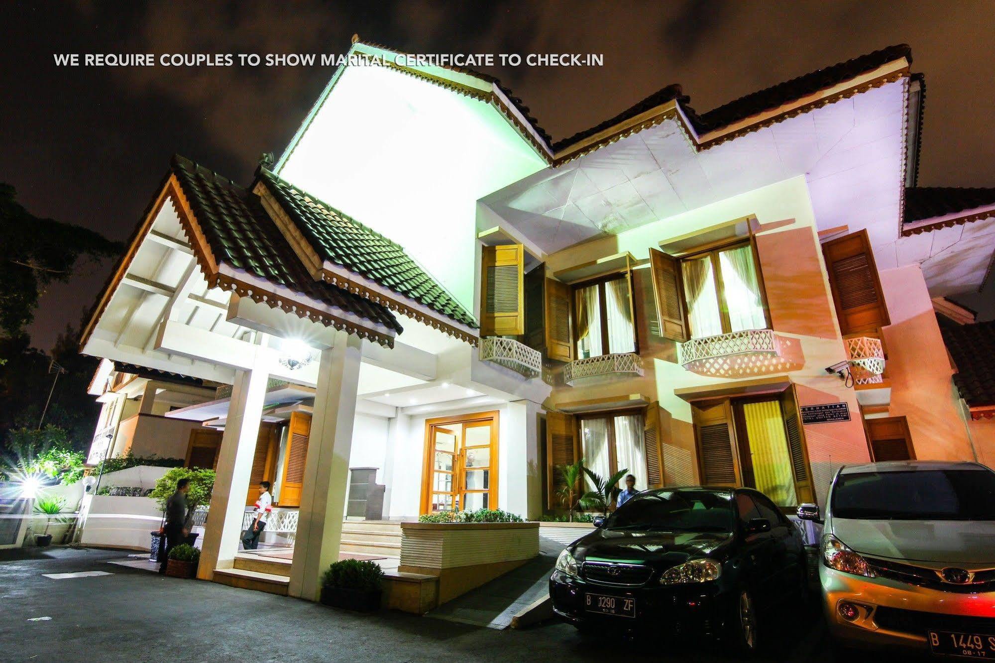 Zen Premium Menteng Syariah Джакарта Экстерьер фото