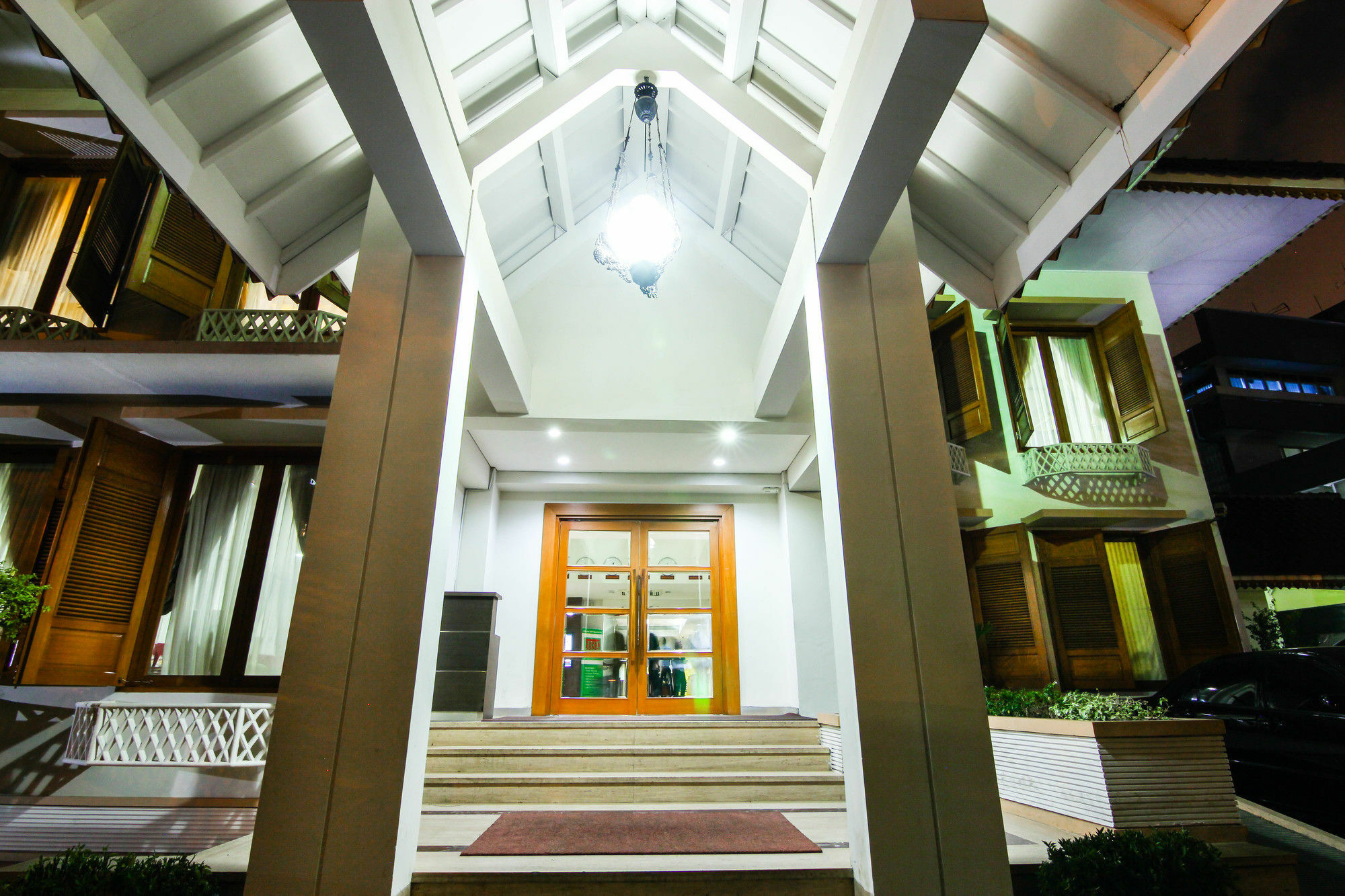Zen Premium Menteng Syariah Джакарта Экстерьер фото